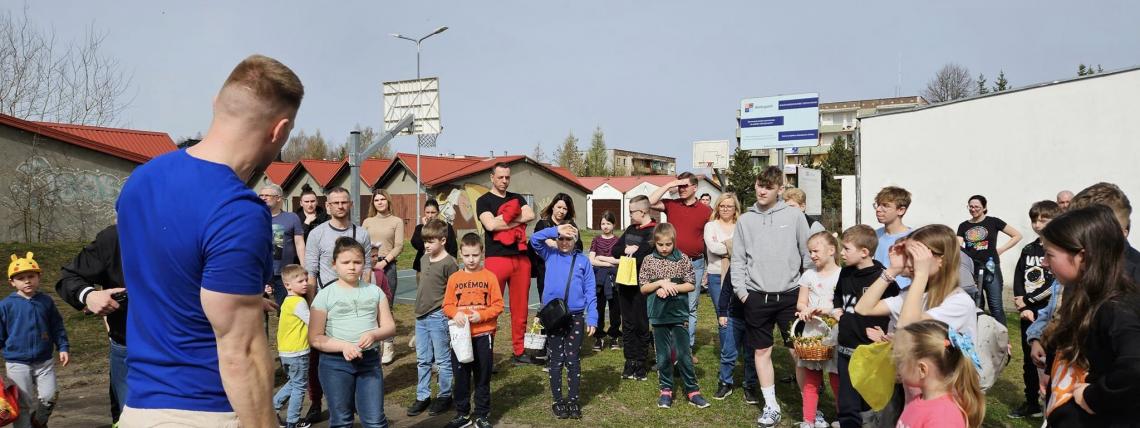 Wielkanocne zbieranie czekoladowych jajek